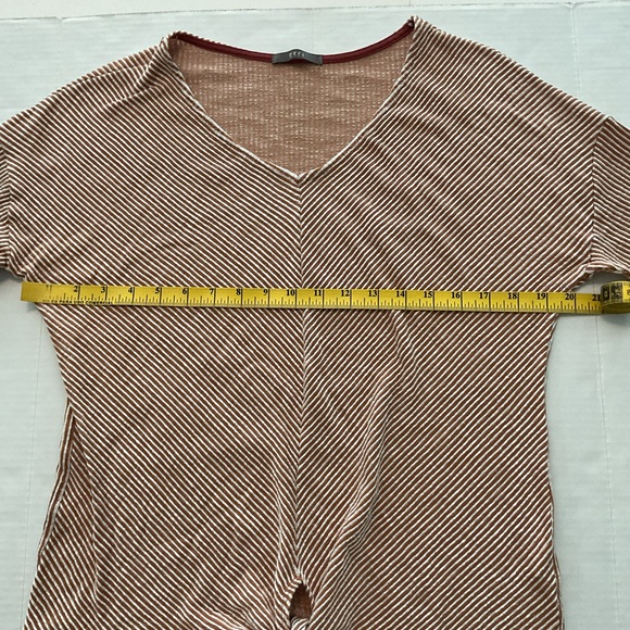 Gyft Striped V-Neck Tie-Front Top - Picture 4 of 8